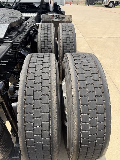 2019 Volvo VNR64T400