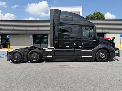 2023 Volvo VNL64T760
