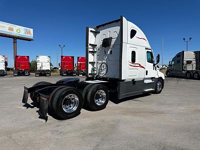 2022 Freightliner CASCADIA 126
