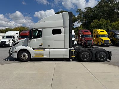 2023 Volvo VNL64T740