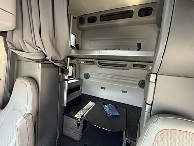 2023 Volvo VNL64T860