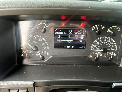 2022 Volvo VNL64T760