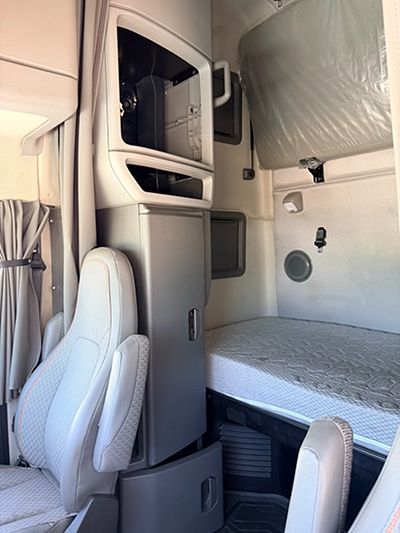 2023 Volvo VNL760