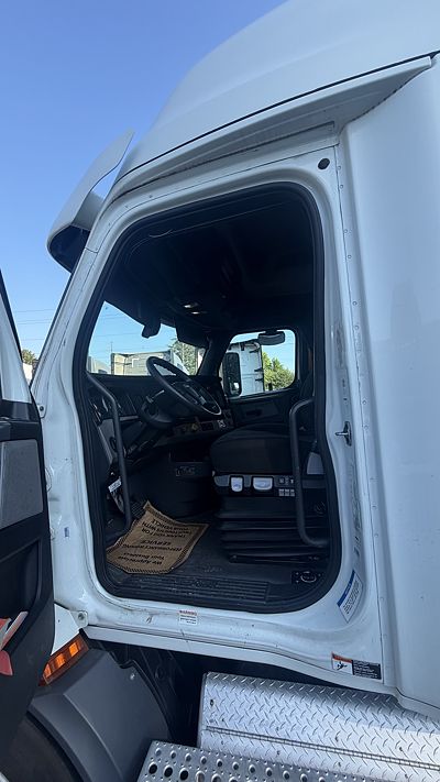 2020 Freightliner CASCADIA 126