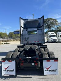 2025 Volvo VNL64T300
