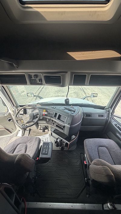 2020 Volvo VNL64T760