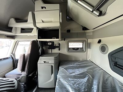2027 Volvo VNL64T860