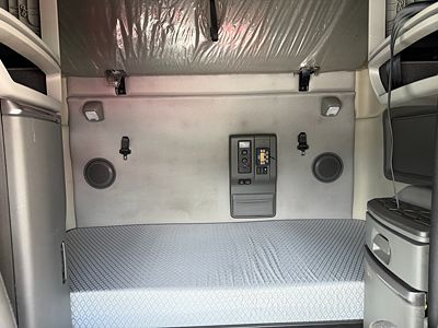 2023 Volvo VNL64T760