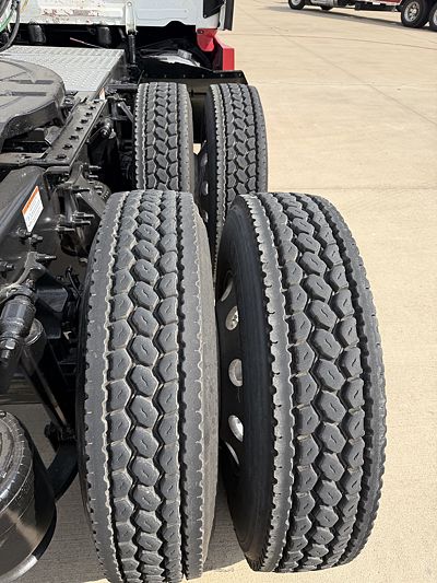 2023 Freightliner CASCADIA 126