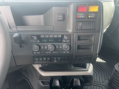 2027 Volvo VNL64T660
