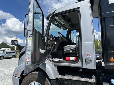 2025 Volvo VNR64300