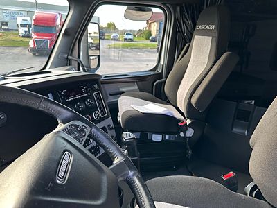 2022 Freightliner CASCADIA 126
