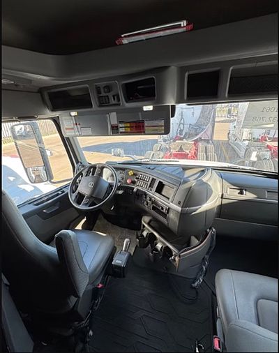 2020 Volvo VNL64T740