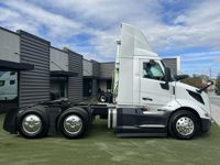 2025 Volvo VNL64T300