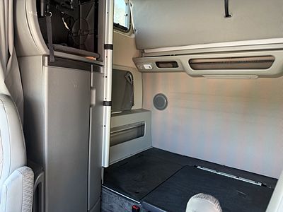 2023 Volvo VNL64T860