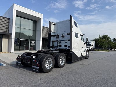 2027 Volvo VNL64T860
