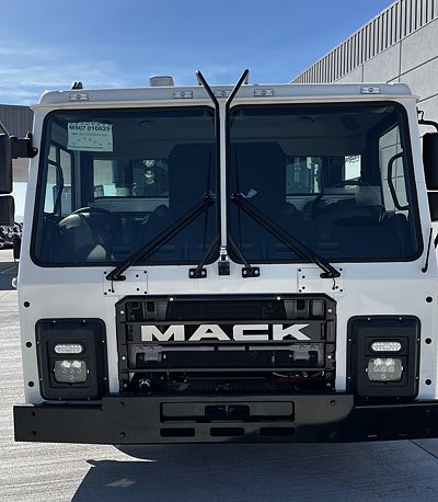 2025 Mack LR64