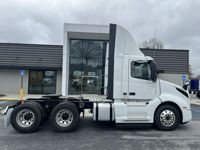 2025 Volvo VNL64T300