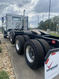 2025 Volvo VNX84T300