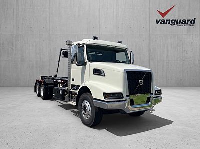 2025 Volvo VHD64B300