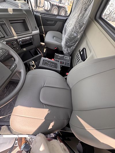 2026 Volvo VHD64B300