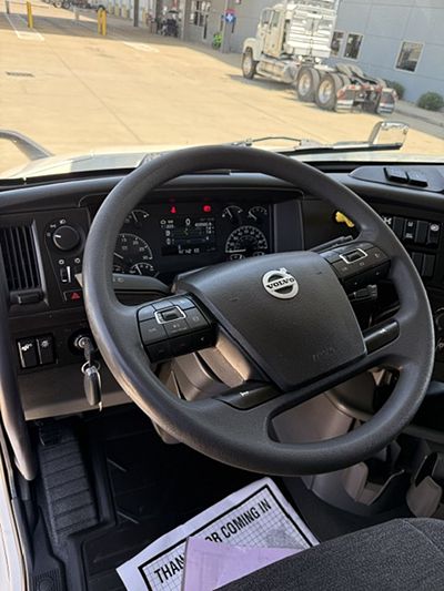 2022 Volvo VNL64T740