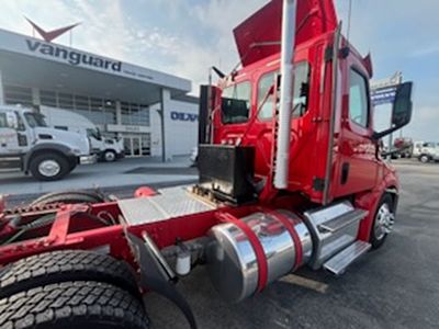 2020 Freightliner CASCADIA 126