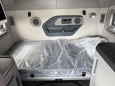 2027 Volvo VNL64T860