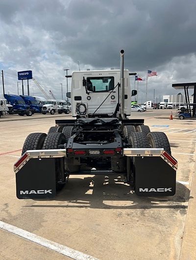 2027 Mack ANTHEM 64T