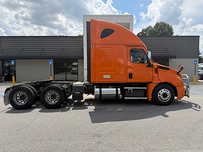 2019 Freightliner CASCADIA 126