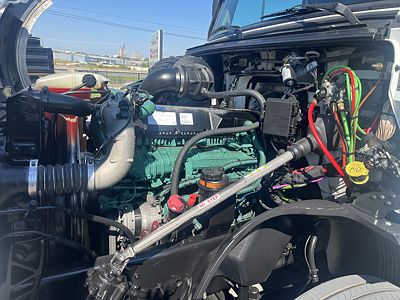 2023 Volvo VNL64T740