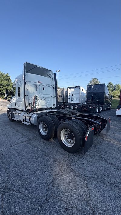 2020 Freightliner CASCADIA 126