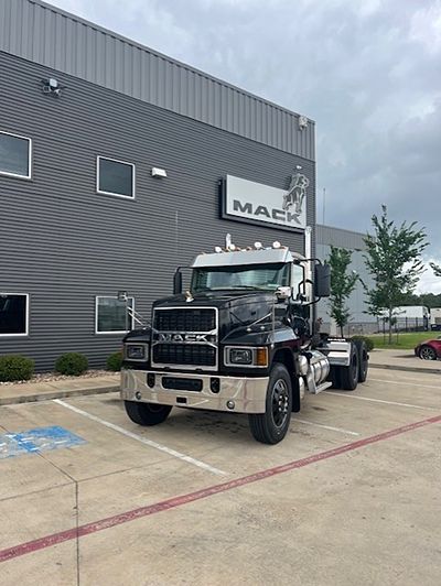 2027 Mack PINNACLE 64T