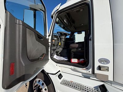 2022 Volvo VNR