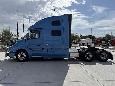 2022 Volvo VNL64T860