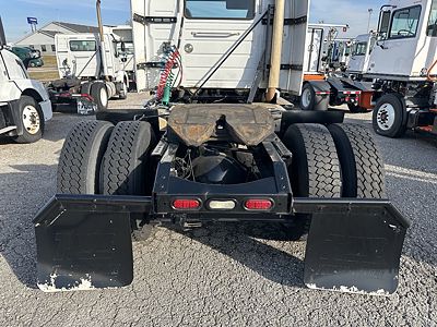 2016 Volvo VNM200