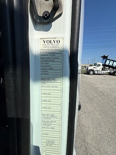 2019 Volvo VNL64T740