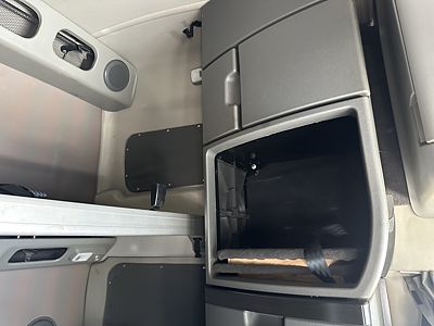 2024 Volvo VNL64T860