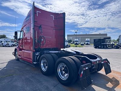 2021 Volvo VNL64T760