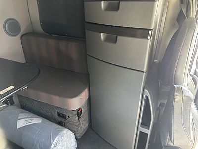 2024 Volvo VNL64T860