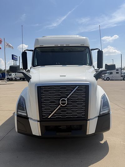 2023 Volvo VNL64T740