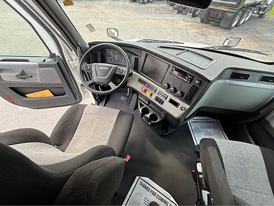 2022 Freightliner CASCADIA 126