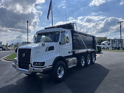 2026 Volvo VHD84B300