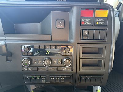 2027 Volvo VNL64T860