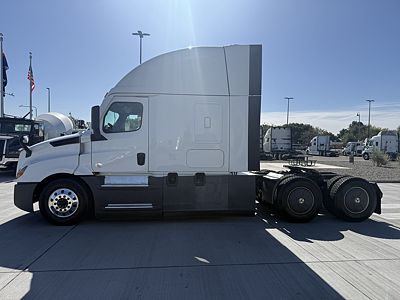 2022 Freightliner CASCADIA 126