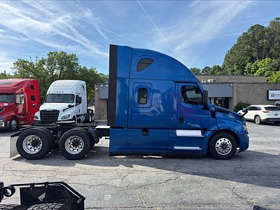 2021 Freightliner CASCADIA 126