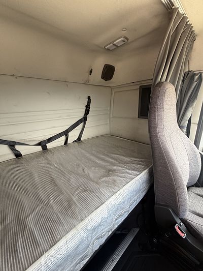2019 Volvo VNR64T400