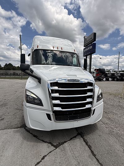 2022 Freightliner CASCADIA 126