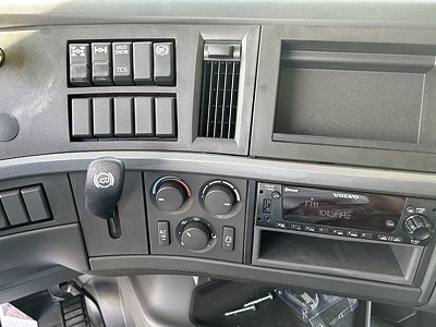 2025 Volvo VNR64300