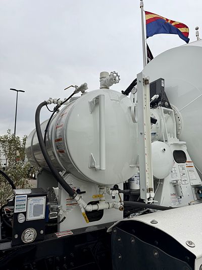 2025 Volvo VHD64F300